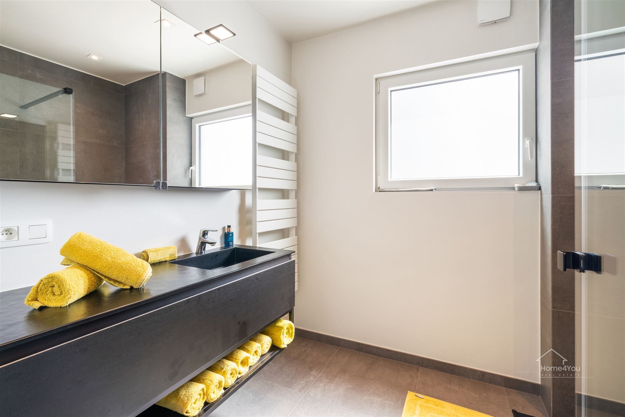 Ruim instapklaar appartement met groot Zuid-gericht terras! foto 6