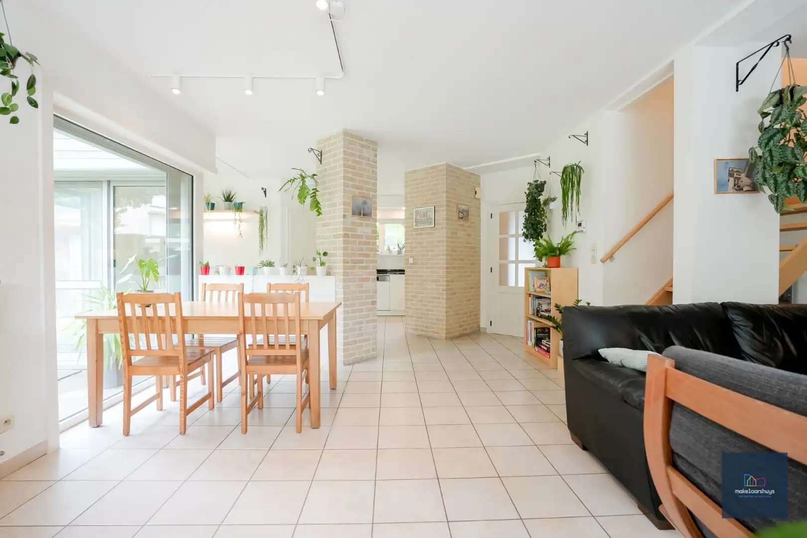 Ruime en  instapklare halfopen bebouwing met tuin  foto 11