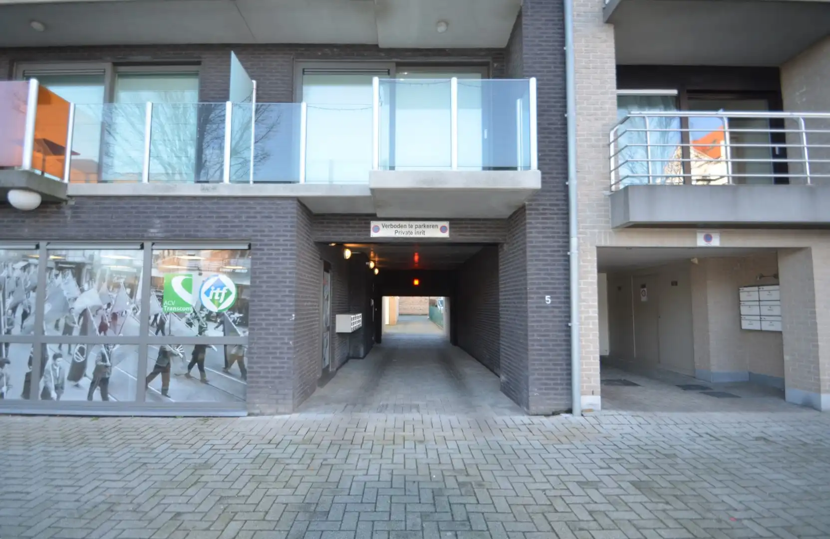 Vlot inrijdbare garagebox op het gelijkvloers foto 2