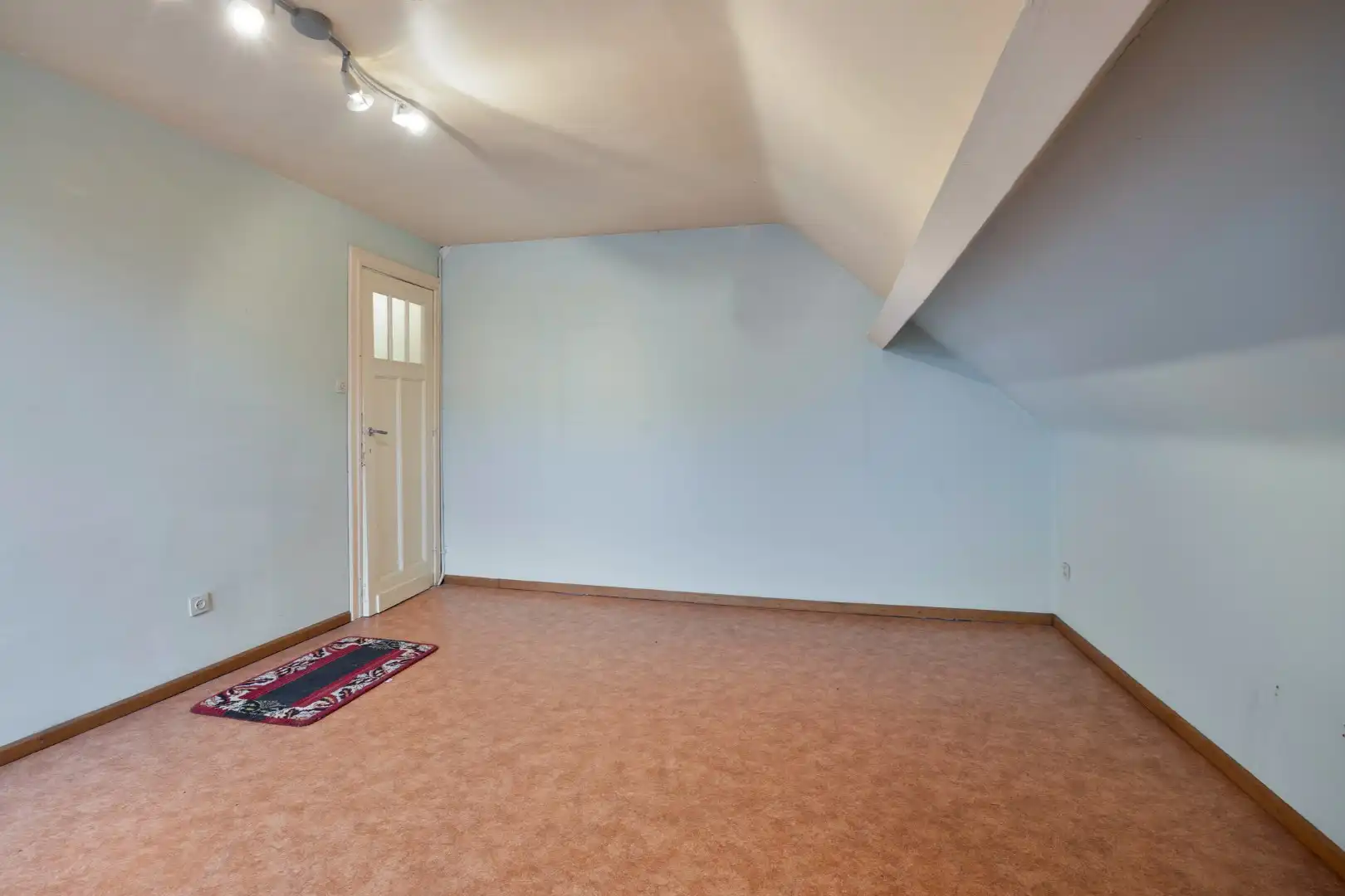 Te renoveren woning met 2 slpks op een perceel van 827 m² !  foto 15