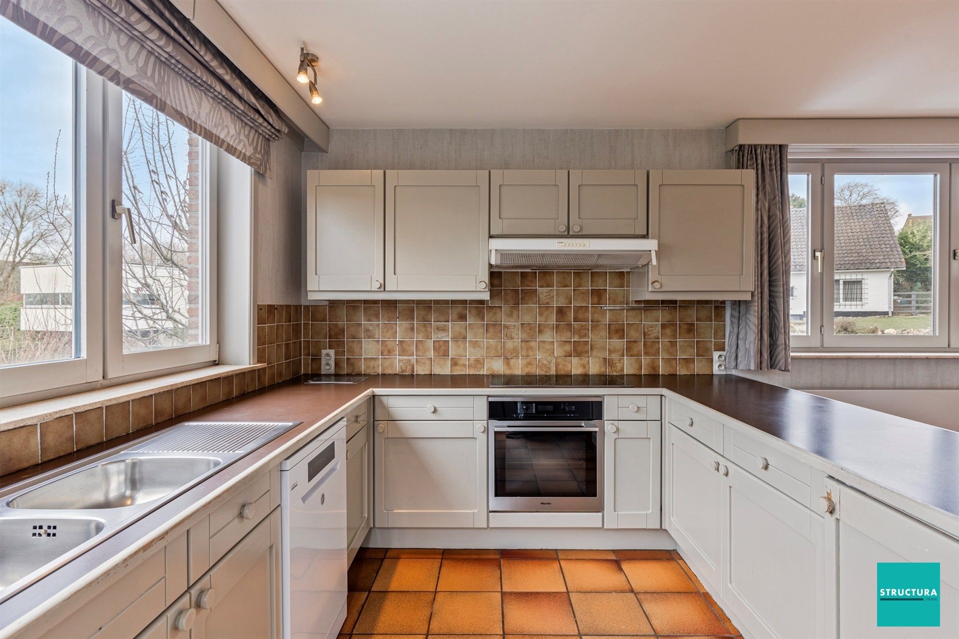 Woning op toplocatie met achterliggend groen foto 9