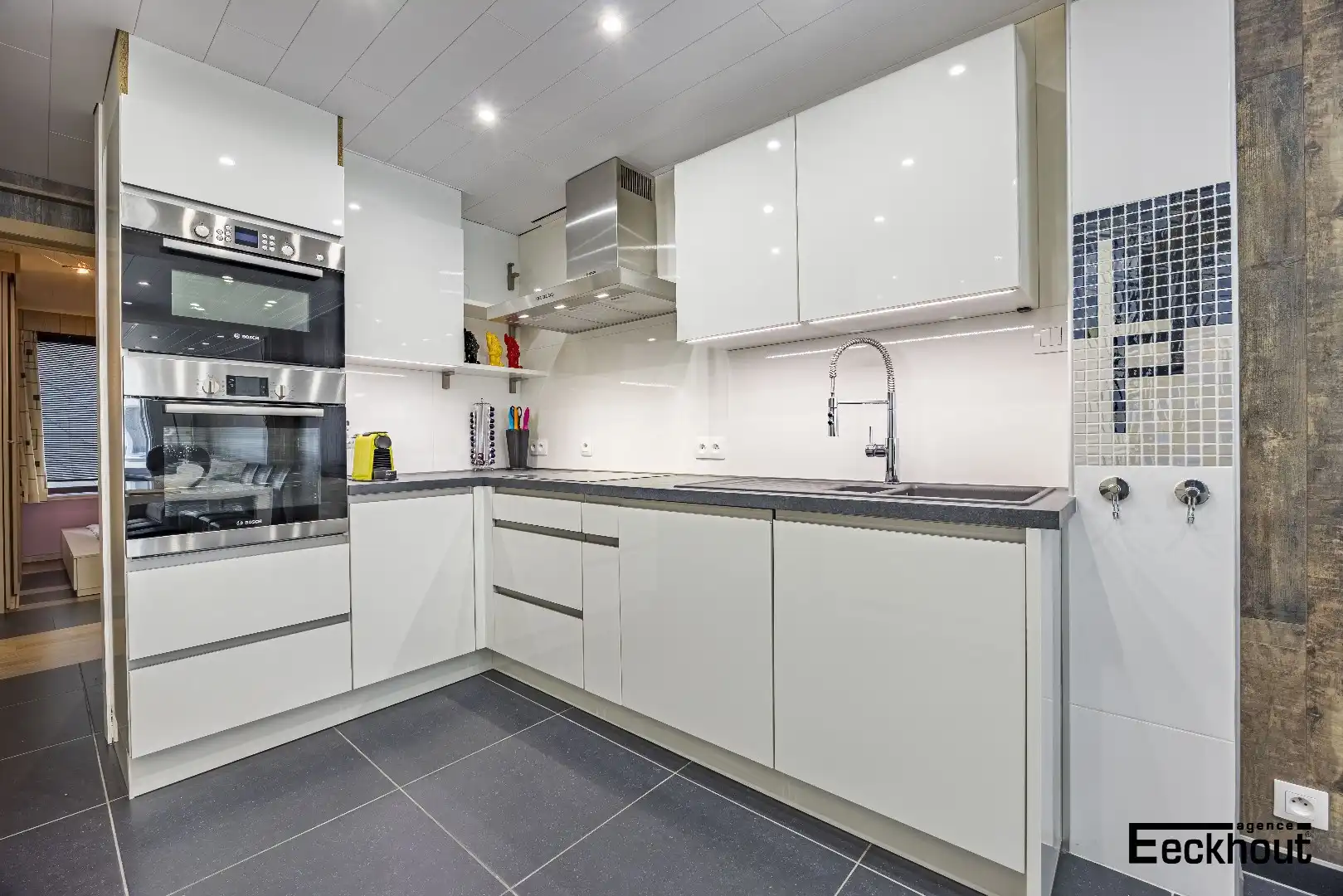 Instapklaar appartement op enkele passen van het strand! foto 7