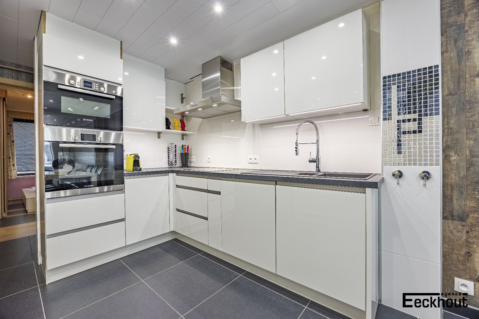 Instapklaar appartement op enkele passen van het strand! foto 7