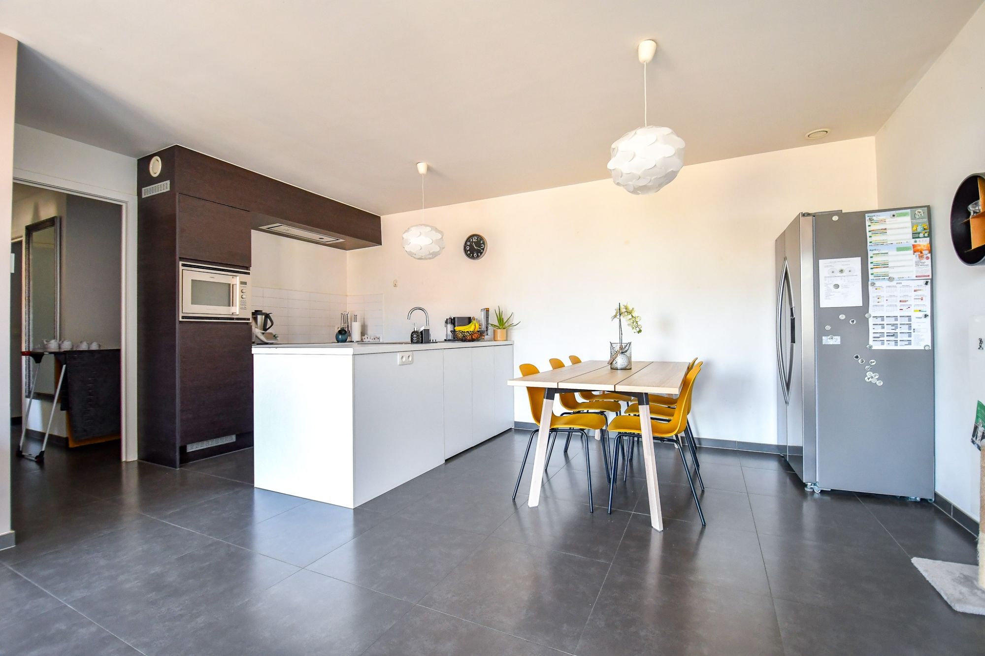 RUIM APPARTEMENT (2de verd) met 2 SLPK & TERRAS foto {{pictureIndex}}