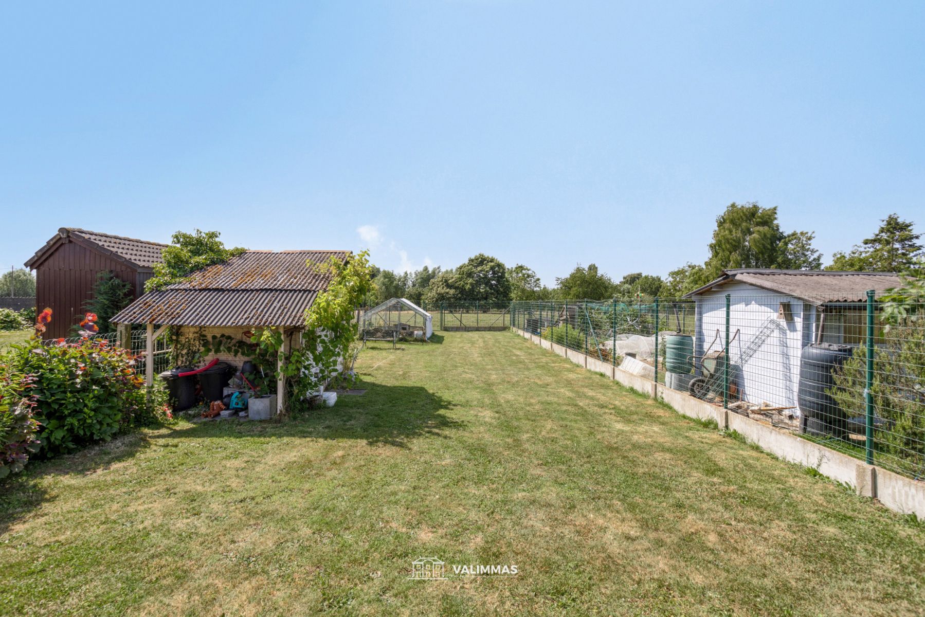 Instapklare & comfortabele driegevelwoning mt garage en tuin foto 3