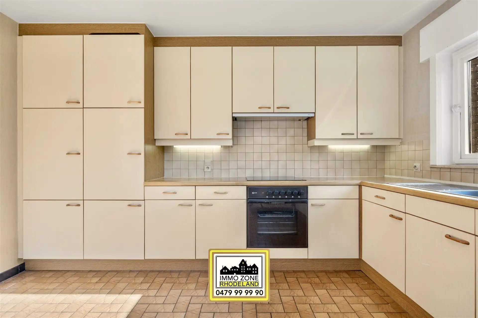 Op te frissen halfopen woning met 3 slpks, garage en tuin foto 10