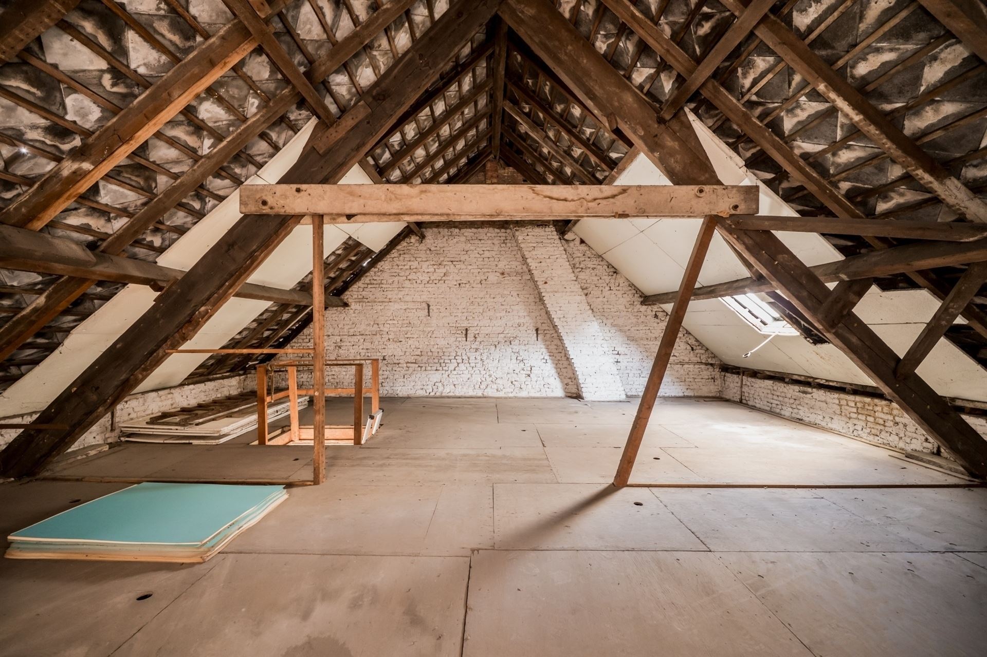 Te renoveren woning met 4 slpks en tuin. foto 19