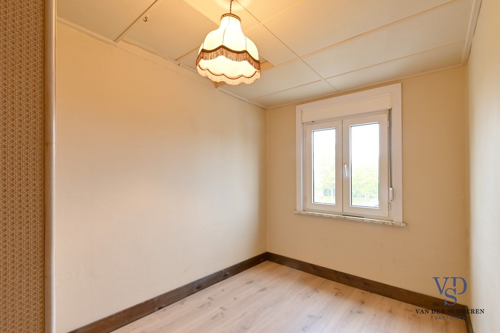 Te renoveren woning met uniek uitzicht op de omliggende akkers foto 17