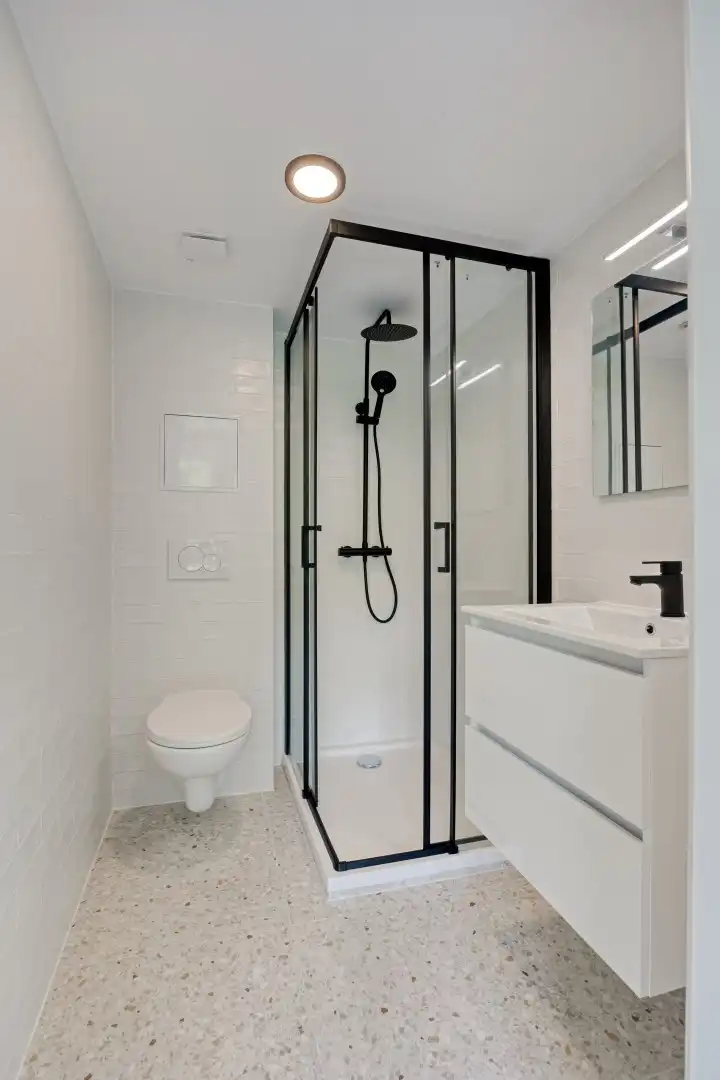 Volledig gerenoveerde studentenkamer in residentie met 29 studentenkamers met eigen sanitair en terras in hartje Leuven - EPC label A! foto 2