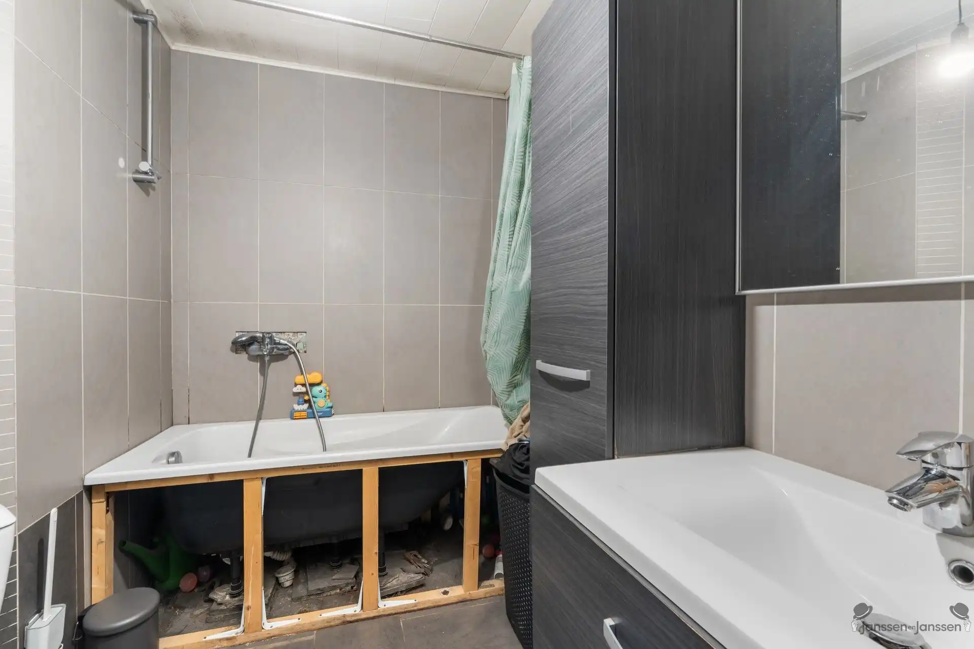 Charmante rijwoning met tuin in het groene Waterschei foto 11