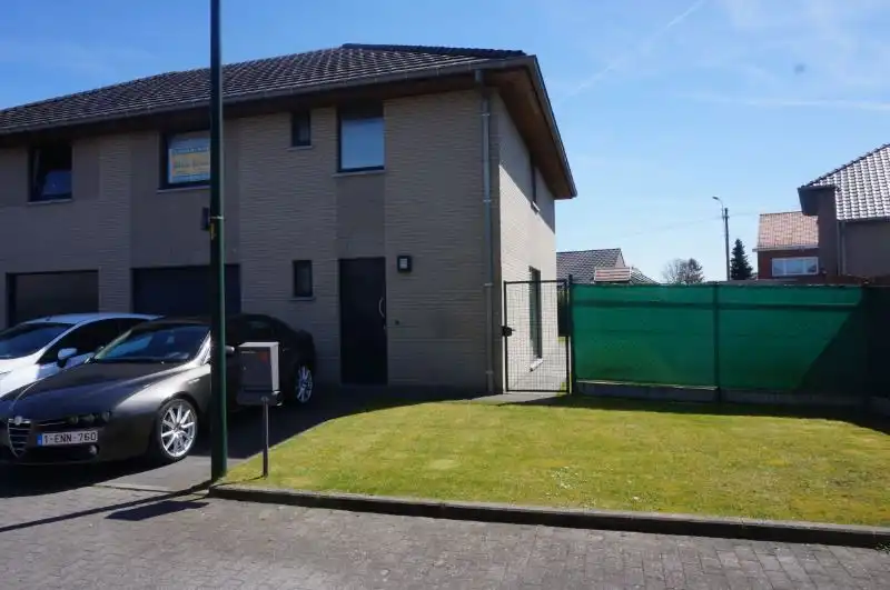 Woning (Hob) met 3 slaapkamers + garage foto {{pictureIndex}}