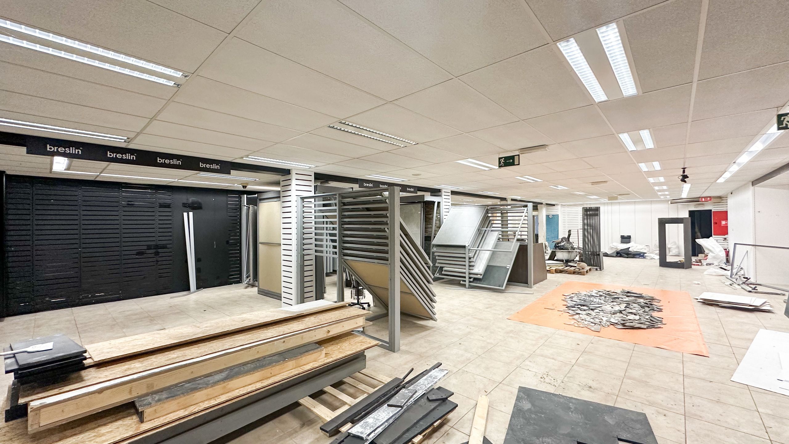 showroom van 700m in centrum mt veel parking! foto 9