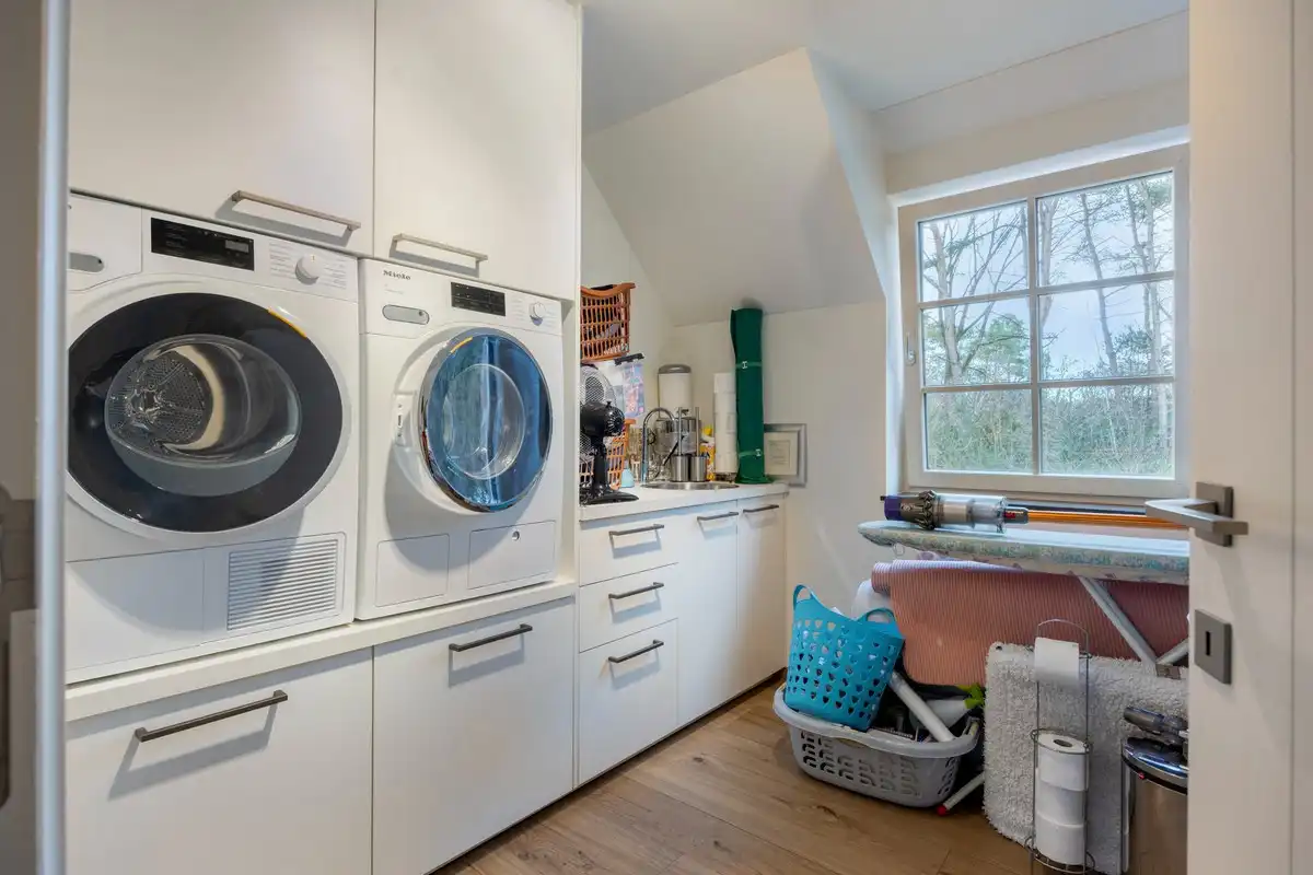 Ruim ingedeelde en kwalitatief afgewerkte villa op een mooi perceel met naastgelegen bouwgrond. foto 30