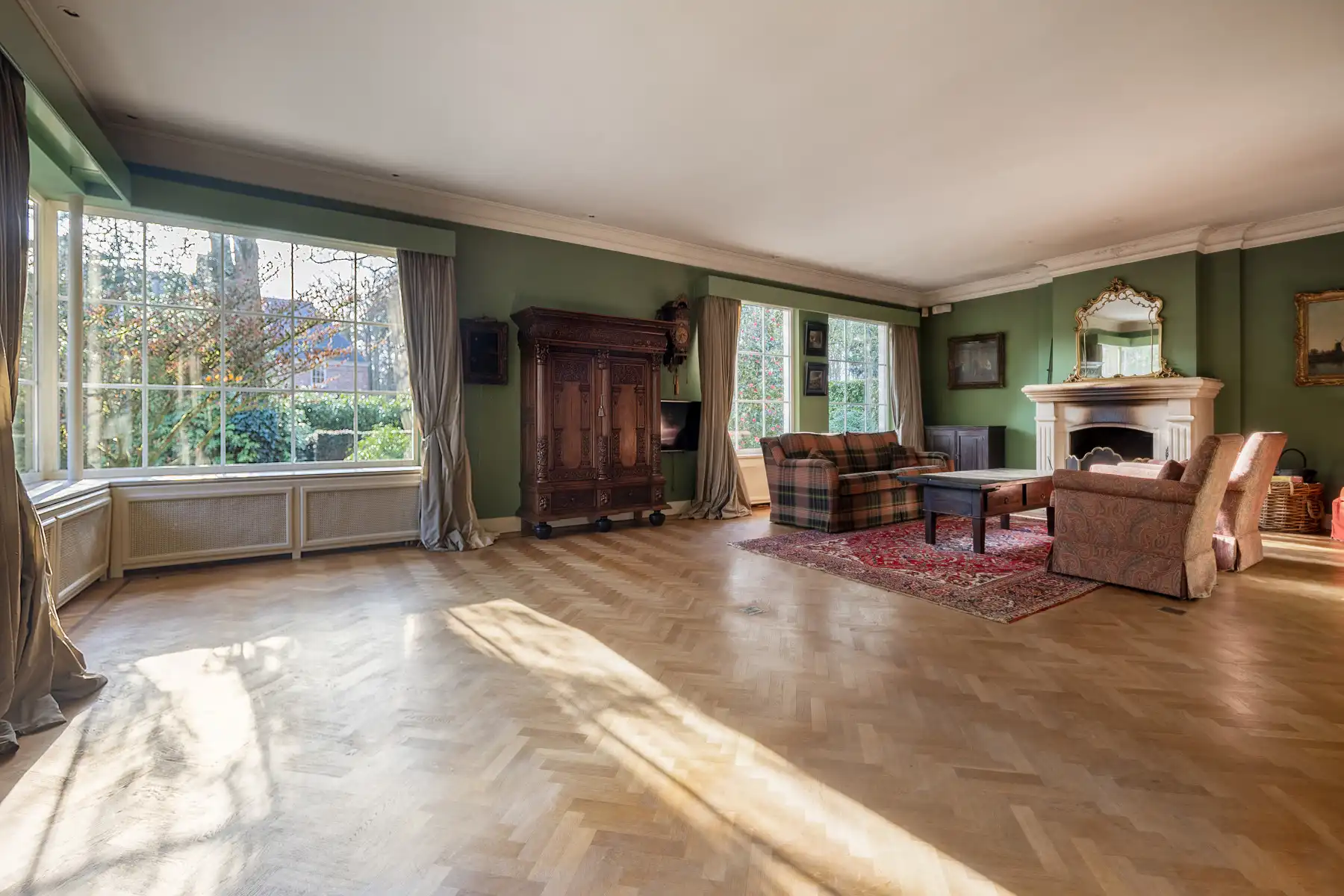 Unieke villa met 4 slpks, 3 bdks, riante garage & guesthouse foto 4