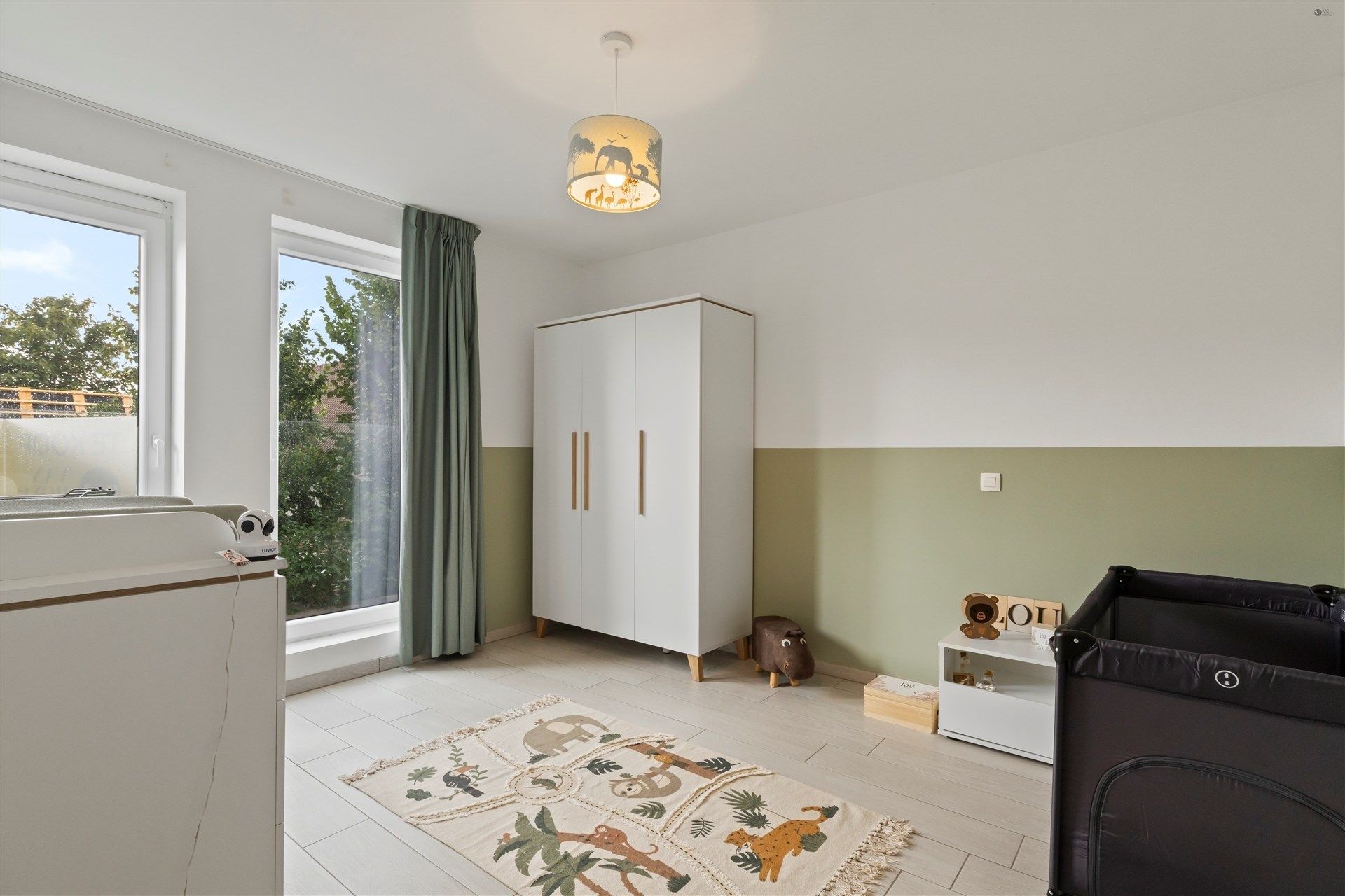 Recente woning, 5 slaapkamers, met garage en staanplaats. foto 13