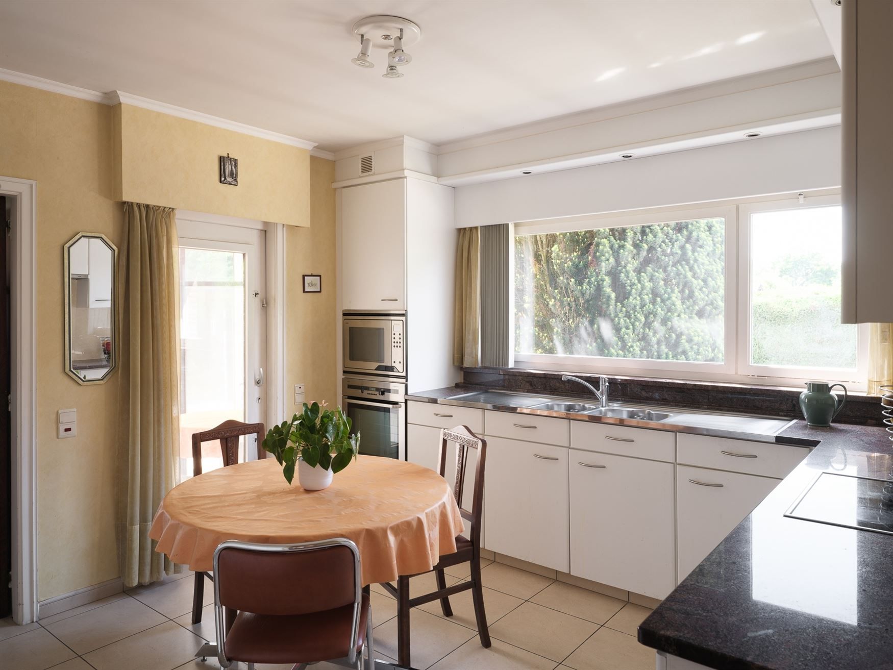 Charmante woning met heel wat potentieel foto 11