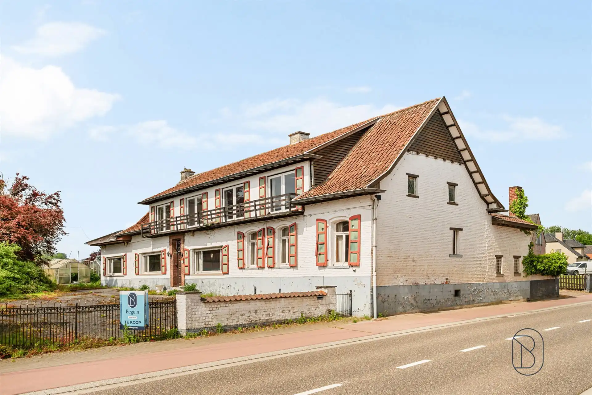 Te renoveren charmante hoeve met véél potentieel! foto {{pictureIndex}}