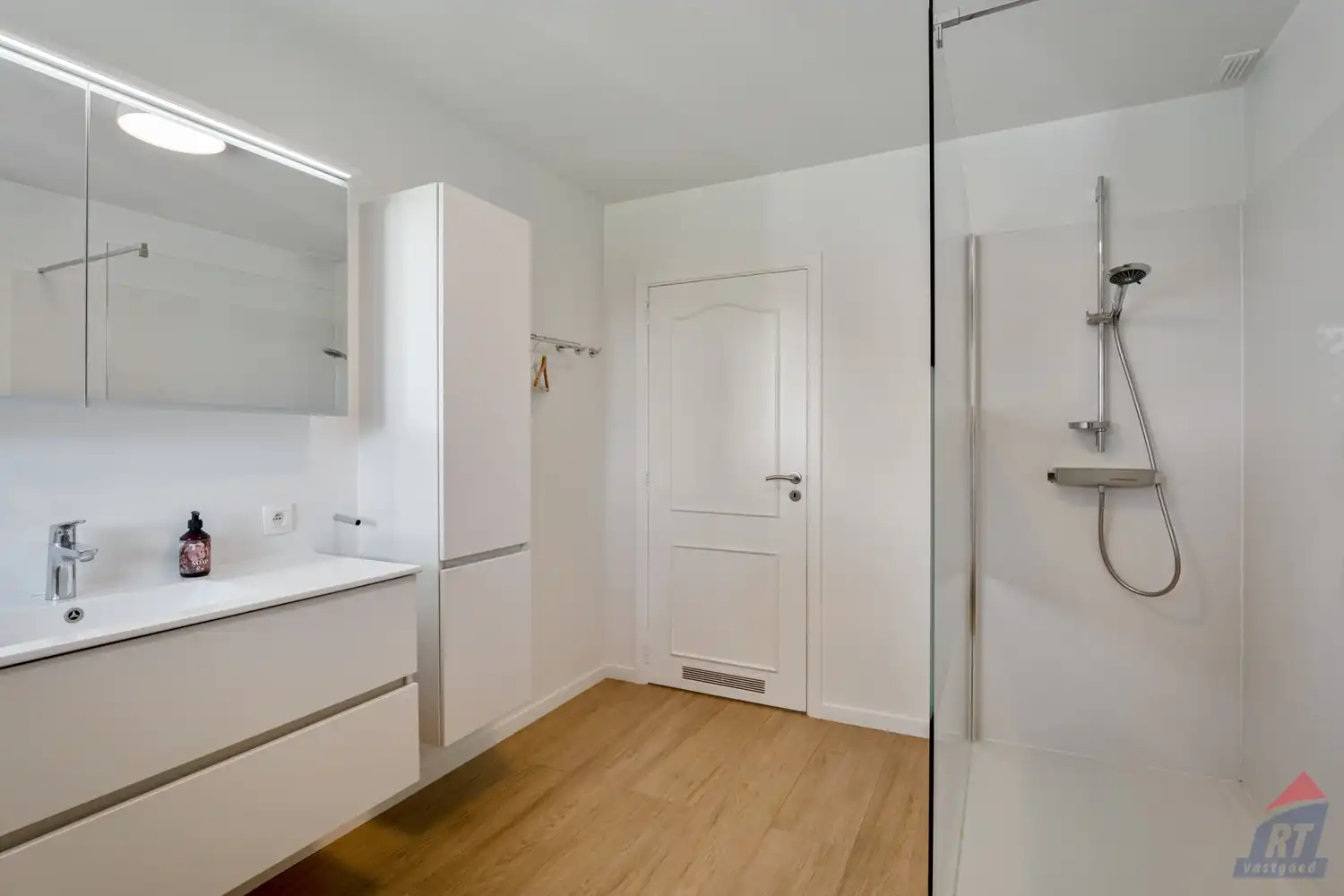 Ruime gelijkvloerse woning op een prachtig perceel van 35a 50ca met weide en stal in Alken foto 18