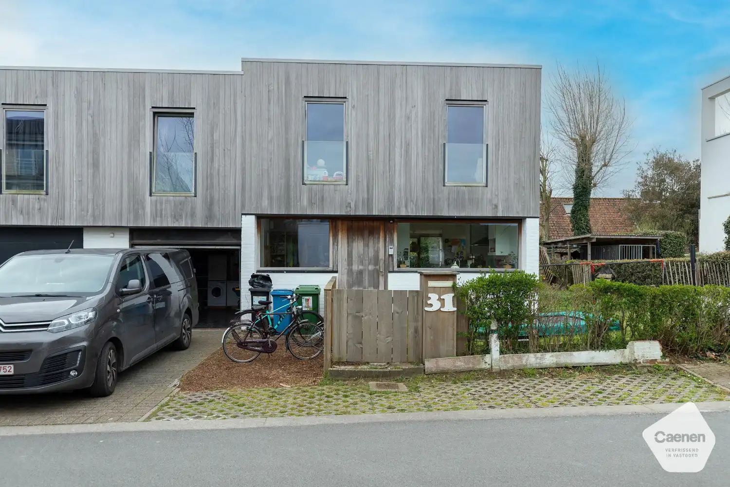 Halfopen woning met 5 slaapkamers op toplocatie nabij de duinen van Oostduinkerke foto {{pictureIndex}}