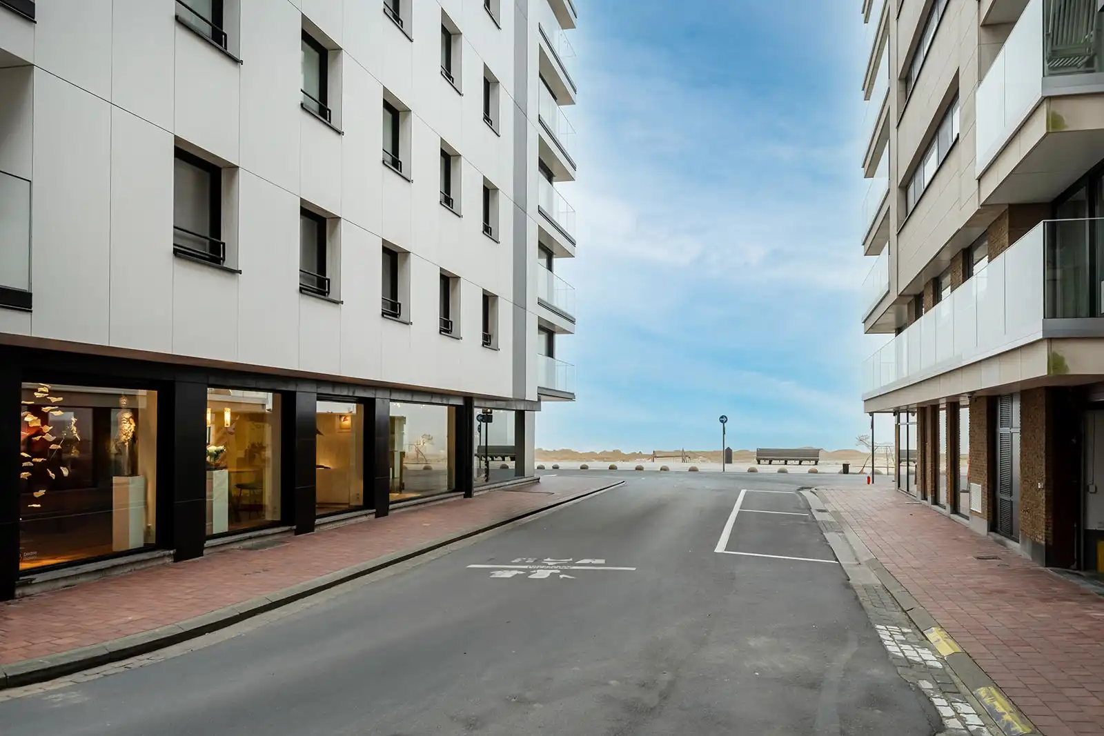 Leuk gerenoveerd appartement met zijdelings zeezicht gelegen vlakbij de Kustlaan. foto {{pictureIndex}}