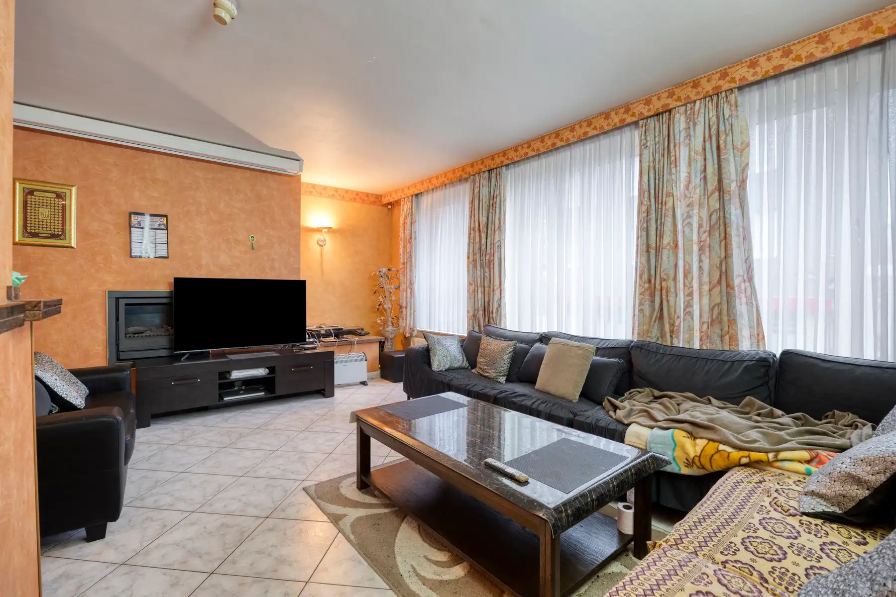 Gezinswoning met vier slaapkamers, tuin en ruime garage foto 12