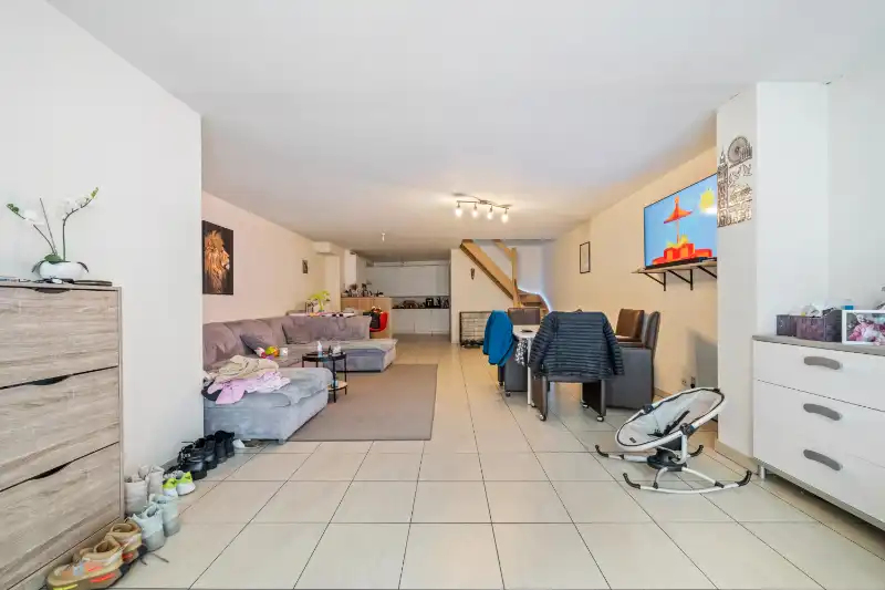 Roeselare : Instapklaar duplexappartement met zolder voorzien van  3 slaapkamers en zonnig terras! foto 2