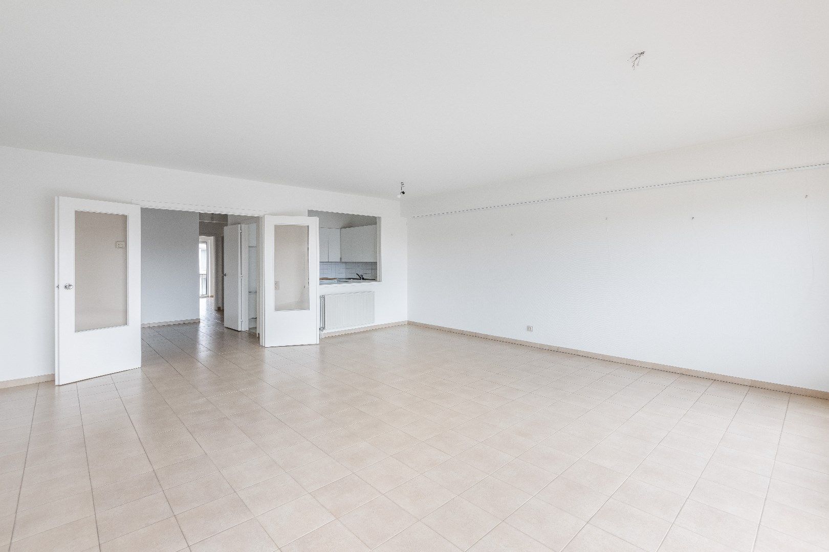 Zuid-west gericht twee slaapkamerappartment met open zicht en tandemgaragebox in de Koningslaan. foto 5