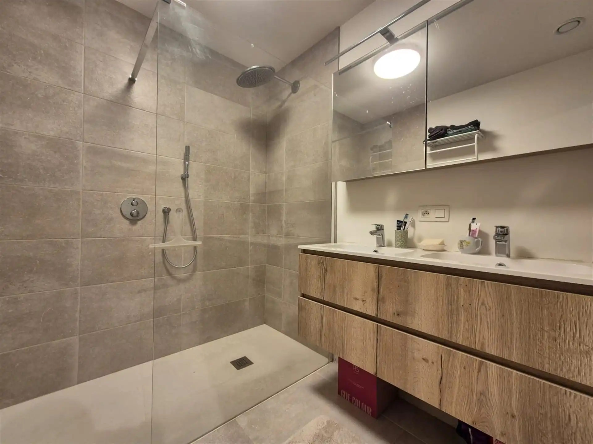 Energiezuinig gelijkvloers appartement met 2 slaapkamers en tuin. foto 22