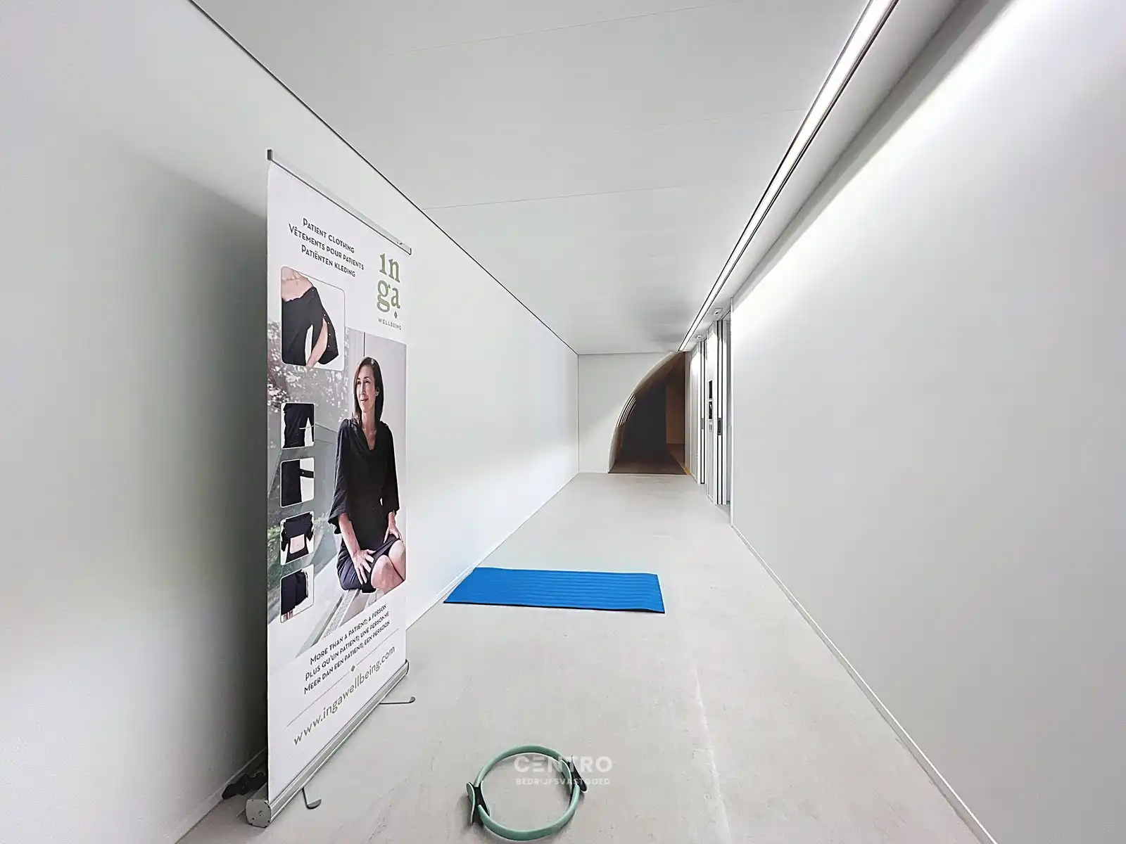 TOONZAAL van 1.000m² met optioneel MAGAZIJN en private PARKING vlak bij de RING van Poperinge ! foto 20