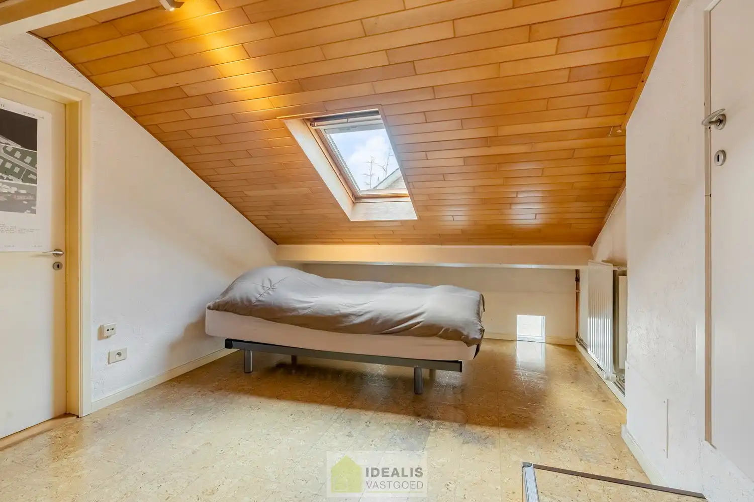EXTRA RUIME VILLA MET EEN PRACHTIG LICHTRIJKE LEEFRUIMTE, RUIME KEUKEN, 4 SLAAPKAMERS, 2 BADKAMERS EN EEN RUIM PRAKTIJK/KANTOORGEDEELTE OP EEN RIANT EN CENTRAAL PERCEEL VAN MAAR LIEFST 16A 27CA OP EEN GUNSTIGE LOCATIE NABIJ HET CENTRUM VAN ACHEL! foto 55