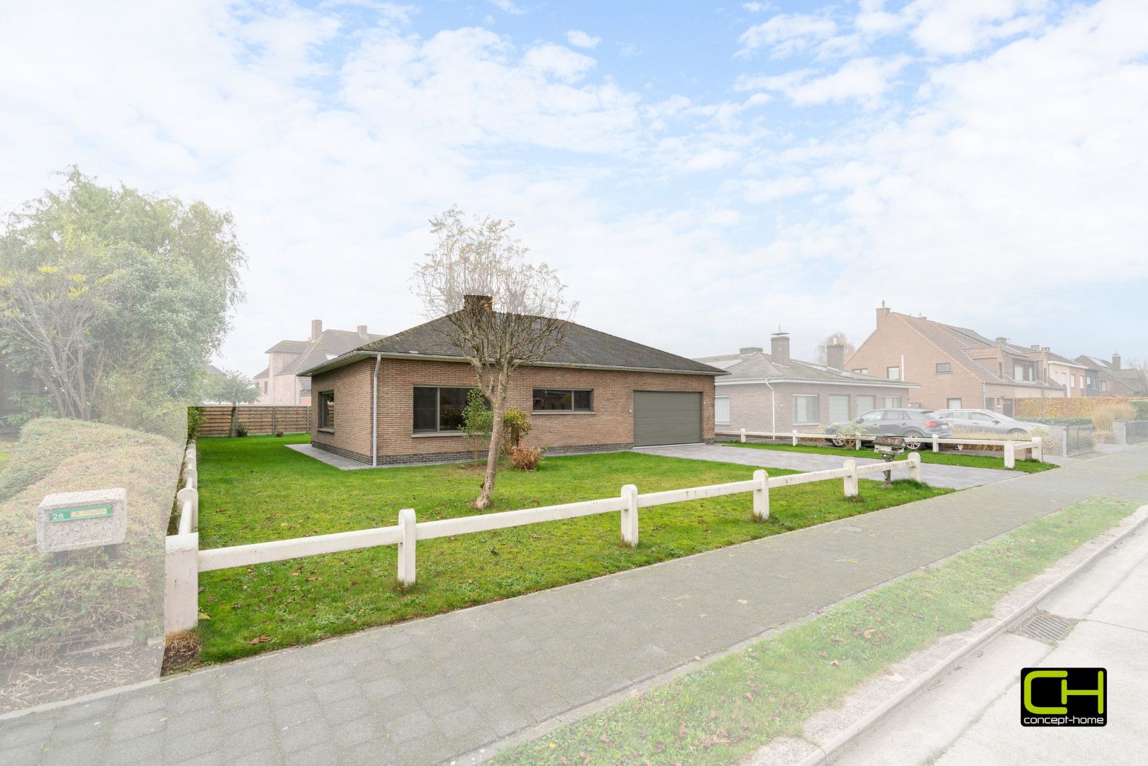 Goed onderhouden bungalow met 3 slaapkamers en bureau foto 2