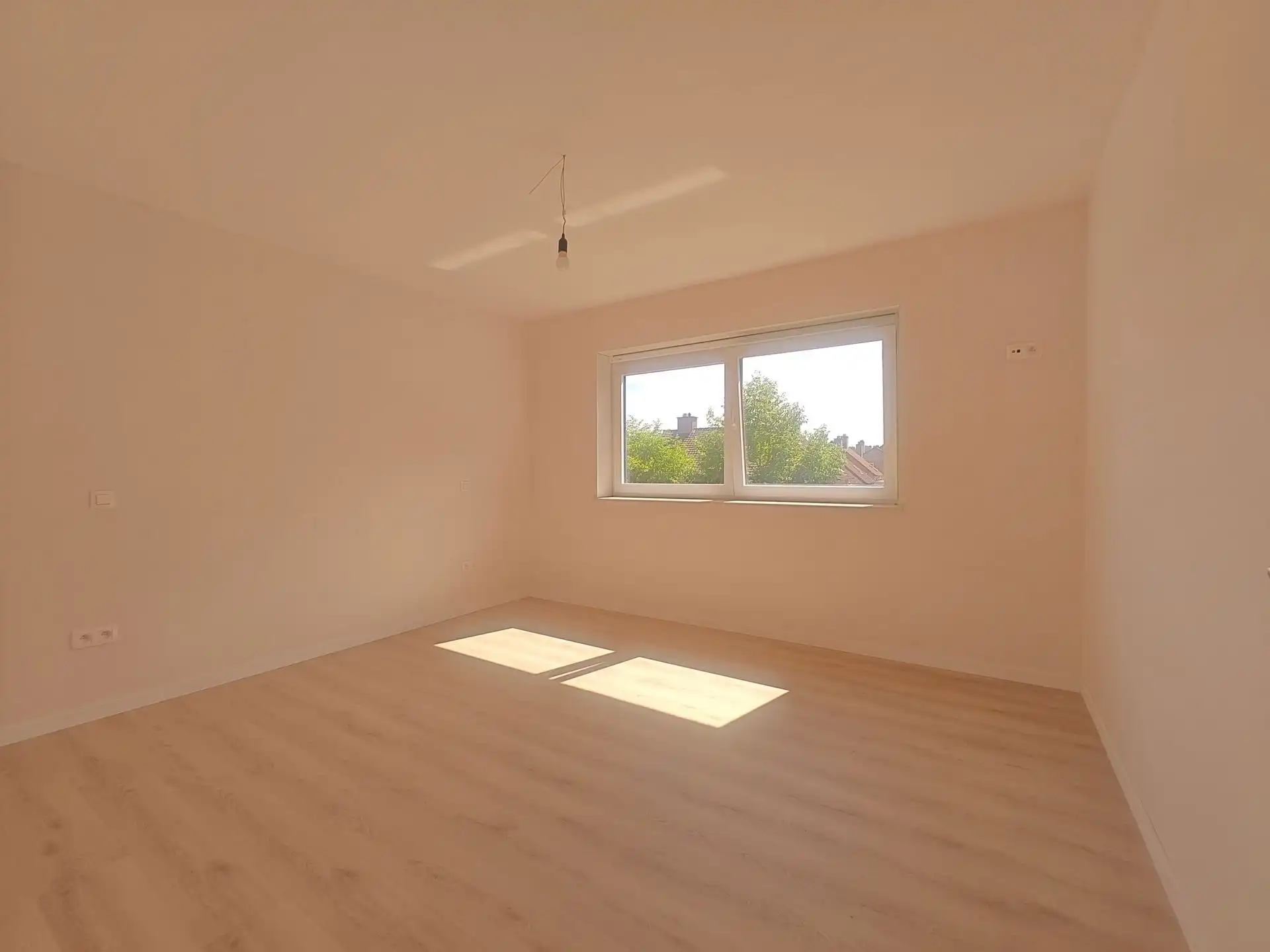 Instapklare nieuwbouwwoning met 3 slaapkamers in een rustige, kindvriendelijke buurt van Maasmechelen.  foto 13