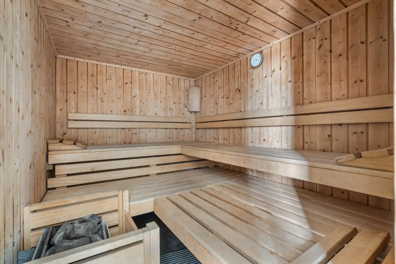 Unieke industriële loft van 240 m² met panoramisch dakterras van 96 m², jacuzzi en sauna foto 25