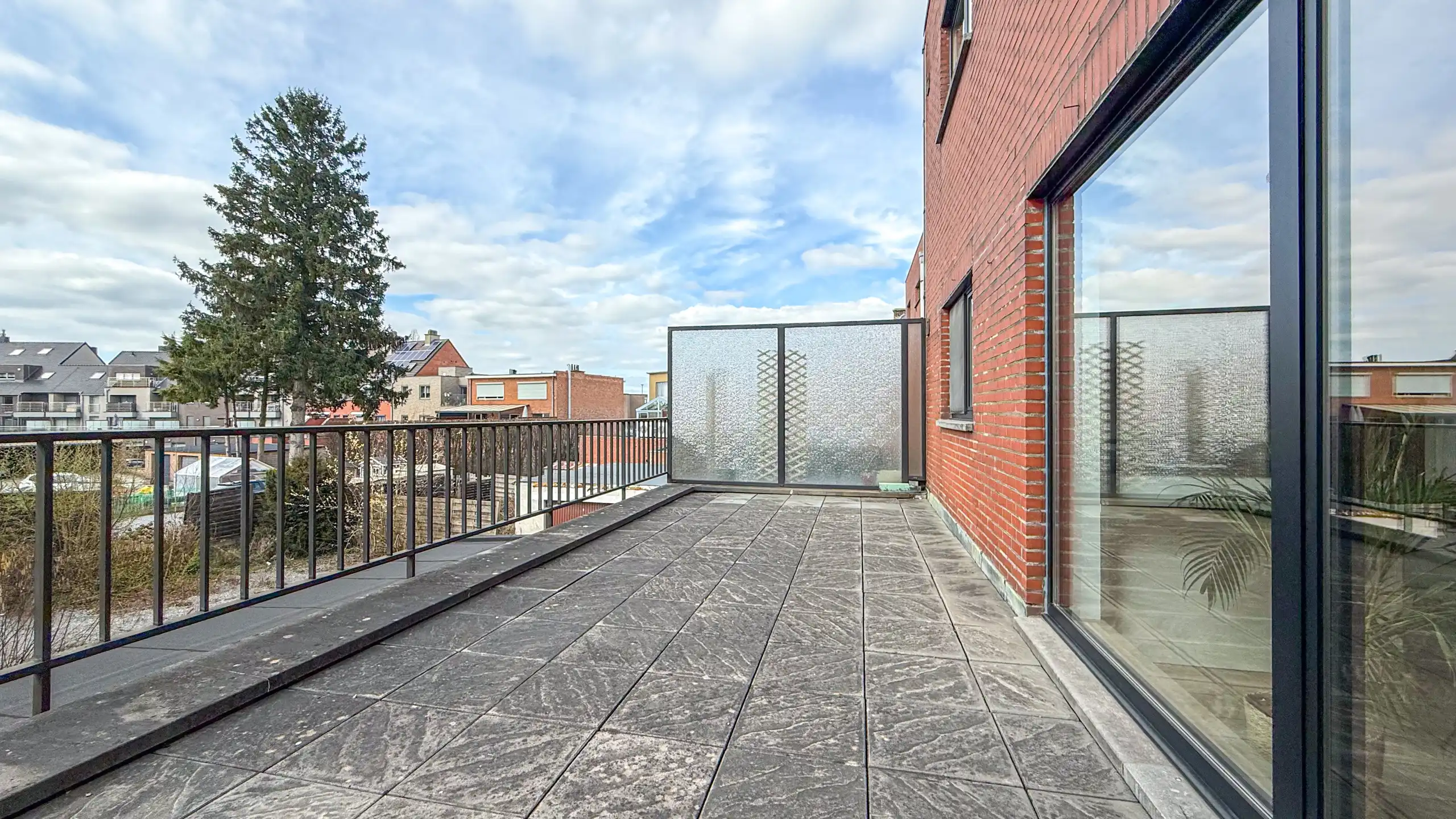 Mooi 2-slaapkamer appartement met terras in het centrum! foto 25