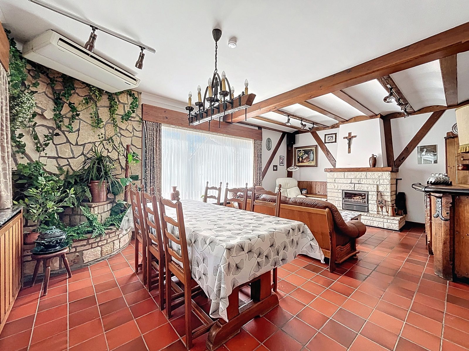 Gelijkvloerse villa met 3 slks & tuin op 7 minuten van  E40  foto 10