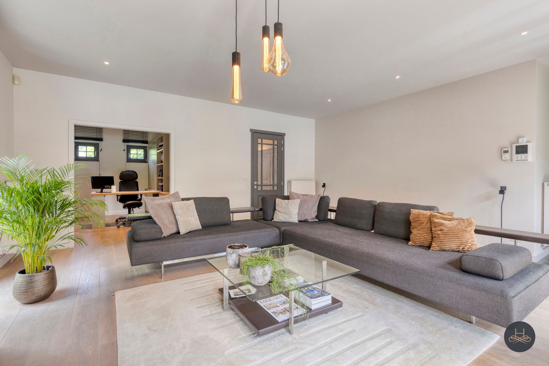 Instapklare villa met prachtig aangelegde tuin en zwembad foto 5
