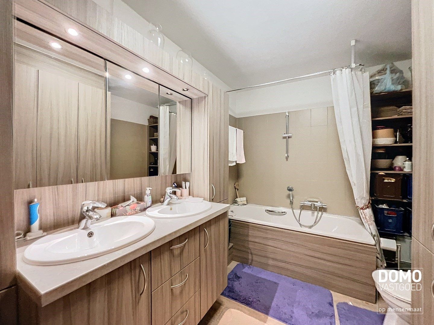 Commercieel gelegen handelspand met inclusief bovenliggend appartement te Kermt. foto 8