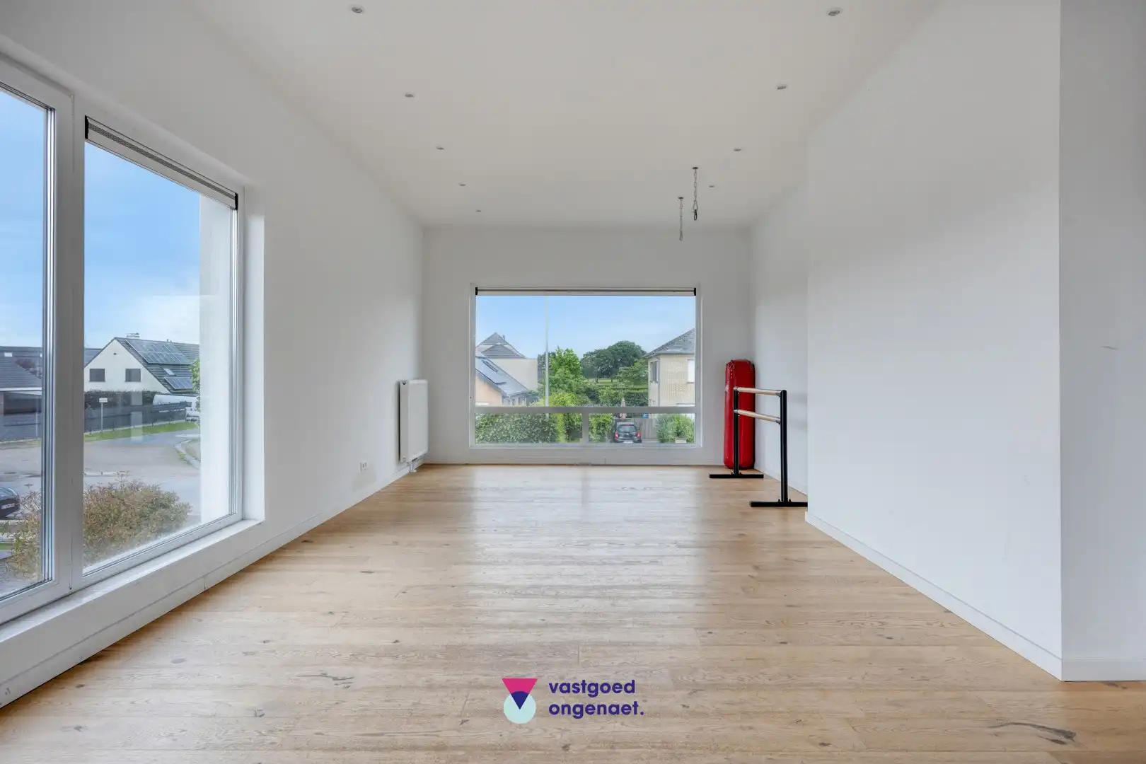 Instapklare, gerenoveerde open bebouwing op toplocatie in Oostakker foto 10