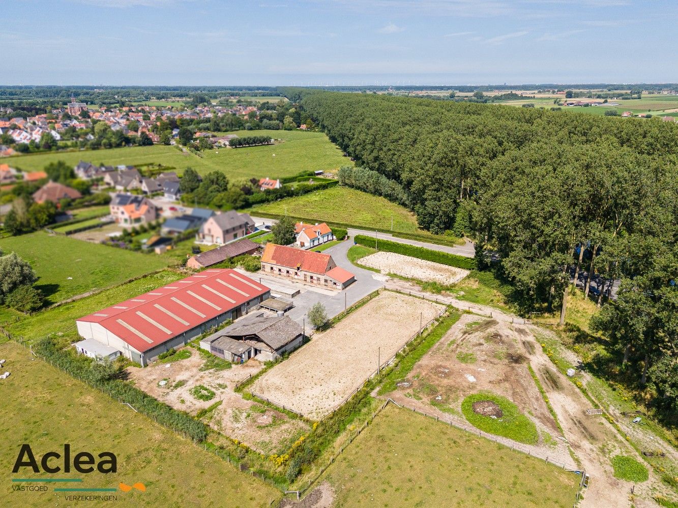 Unieke karaktervolle hoeve met manege op 12.121m² foto 20