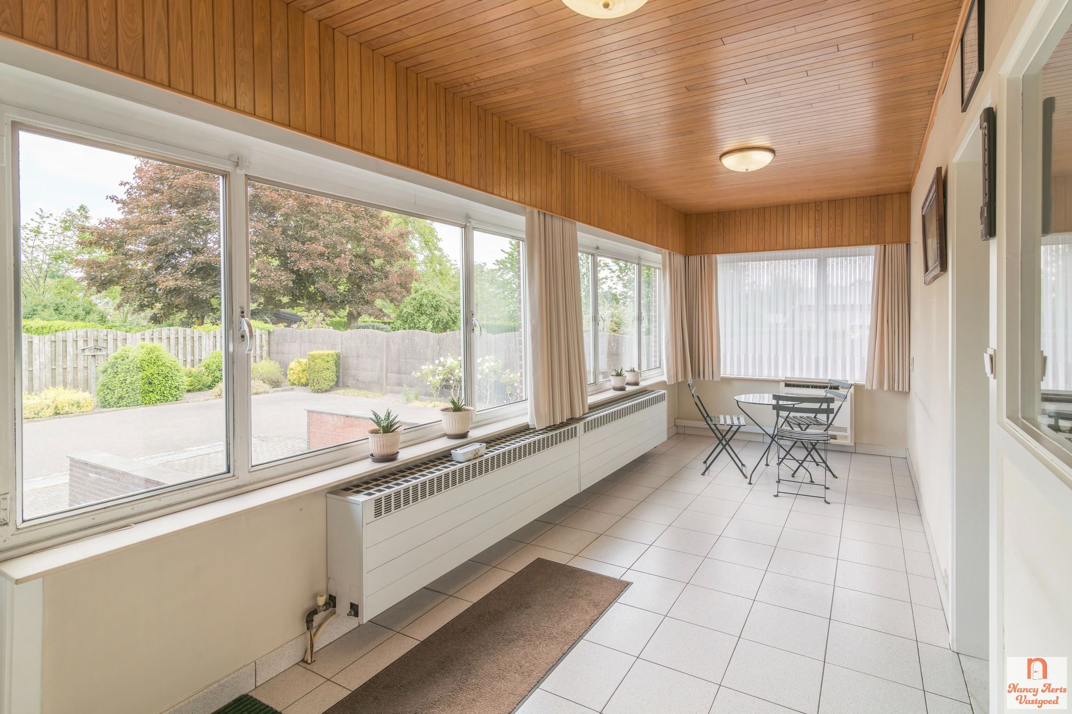 Vrijstaande, goed onderhouden woning op 20 are grond foto 16