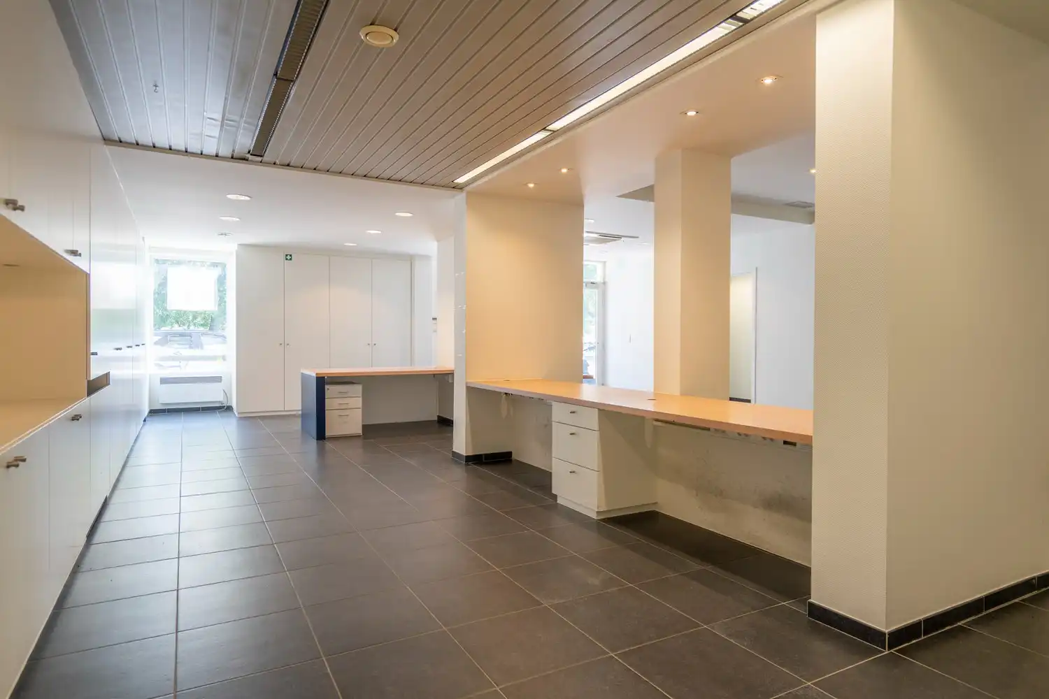 RUIME KANTOORRUIMTE 203 m² MET GARAGEBOX foto 6
