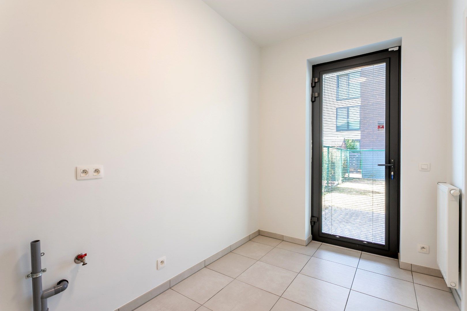 Instapklare, energiezuinige woning 3slpks, tuin en garage foto 8