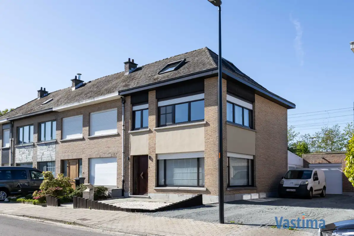 Lichtrijke halfopen bebouwing met 3 slaapkamers, tuin en garage foto 26