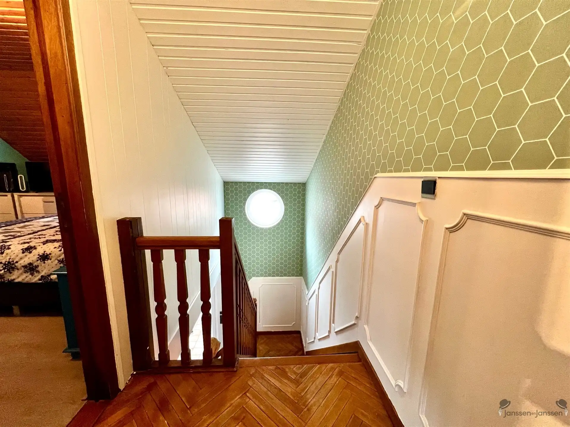 Eengezinswoning met 2 slpkmrs & tuin in doodlopende straat foto 10