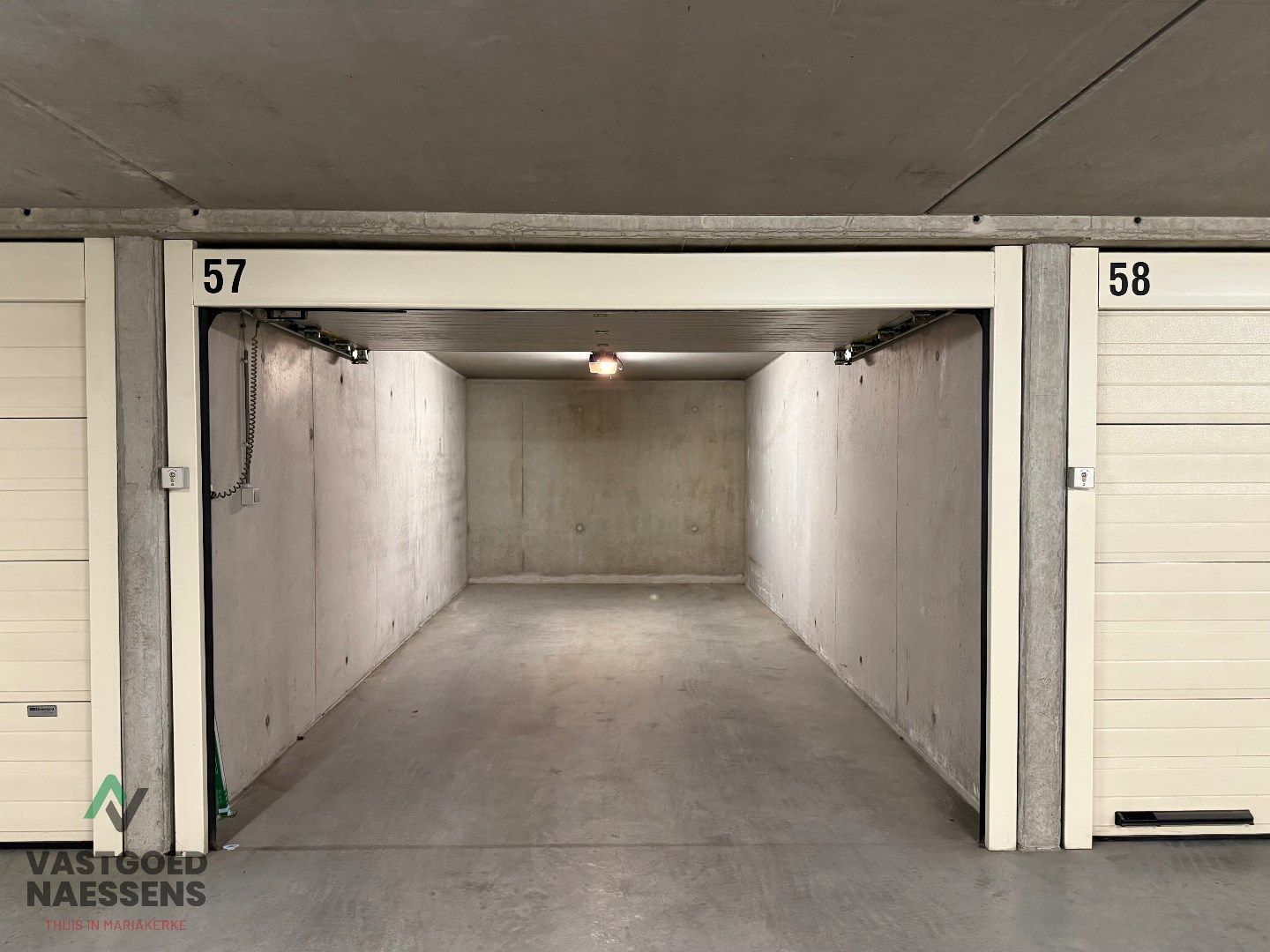 RUIME GARAGEBOX ONDER KINEPOLIS OOSTENDE  foto {{pictureIndex}}