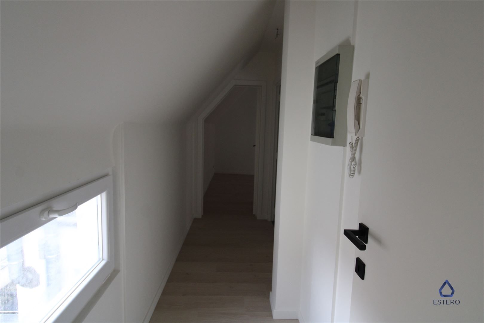 Gerenoveerd ruim 1-slaapkamerappartement foto 5