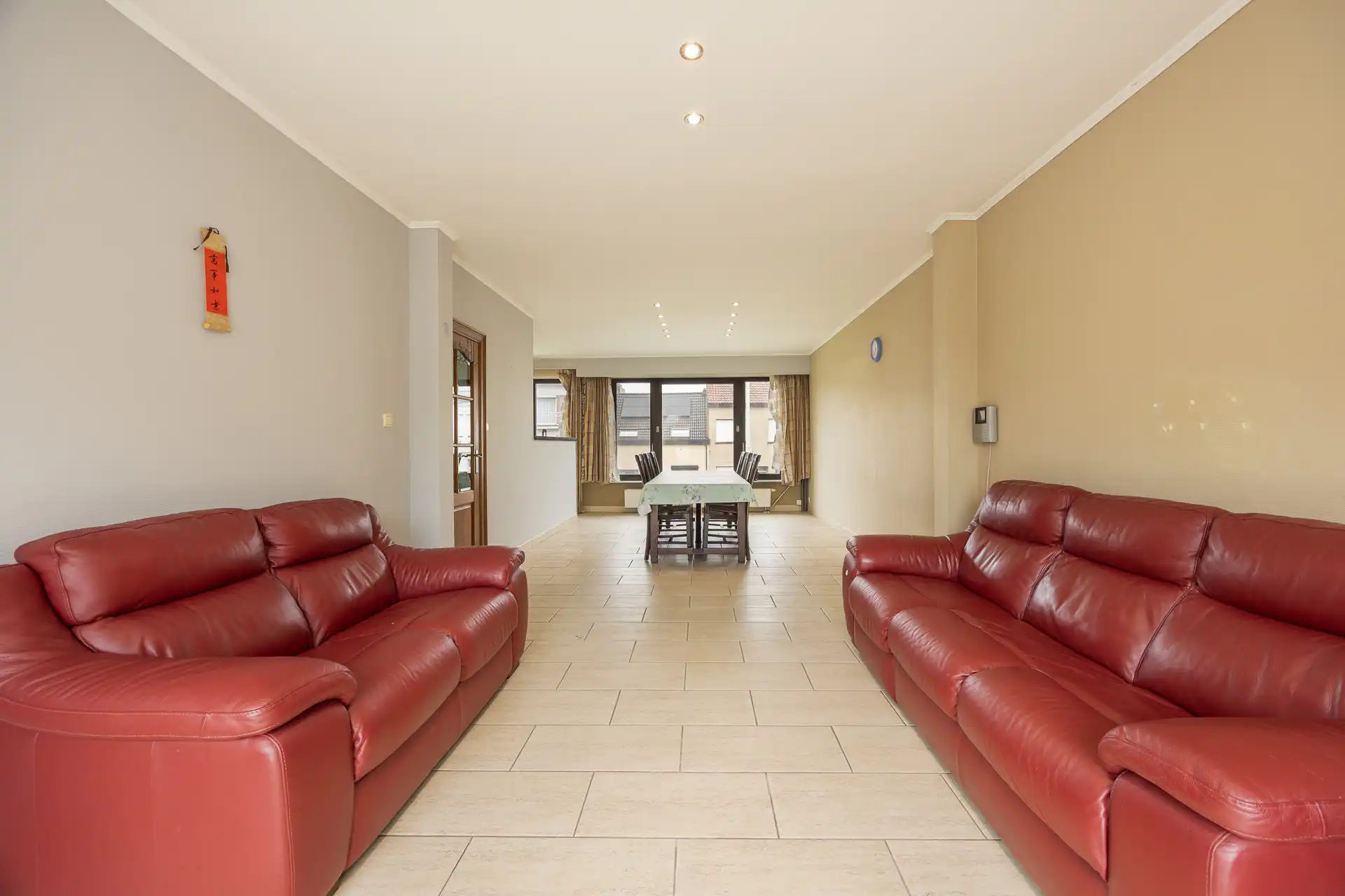 Zeer ruime woning met oprit, garage, terras en grote tuin! foto 9