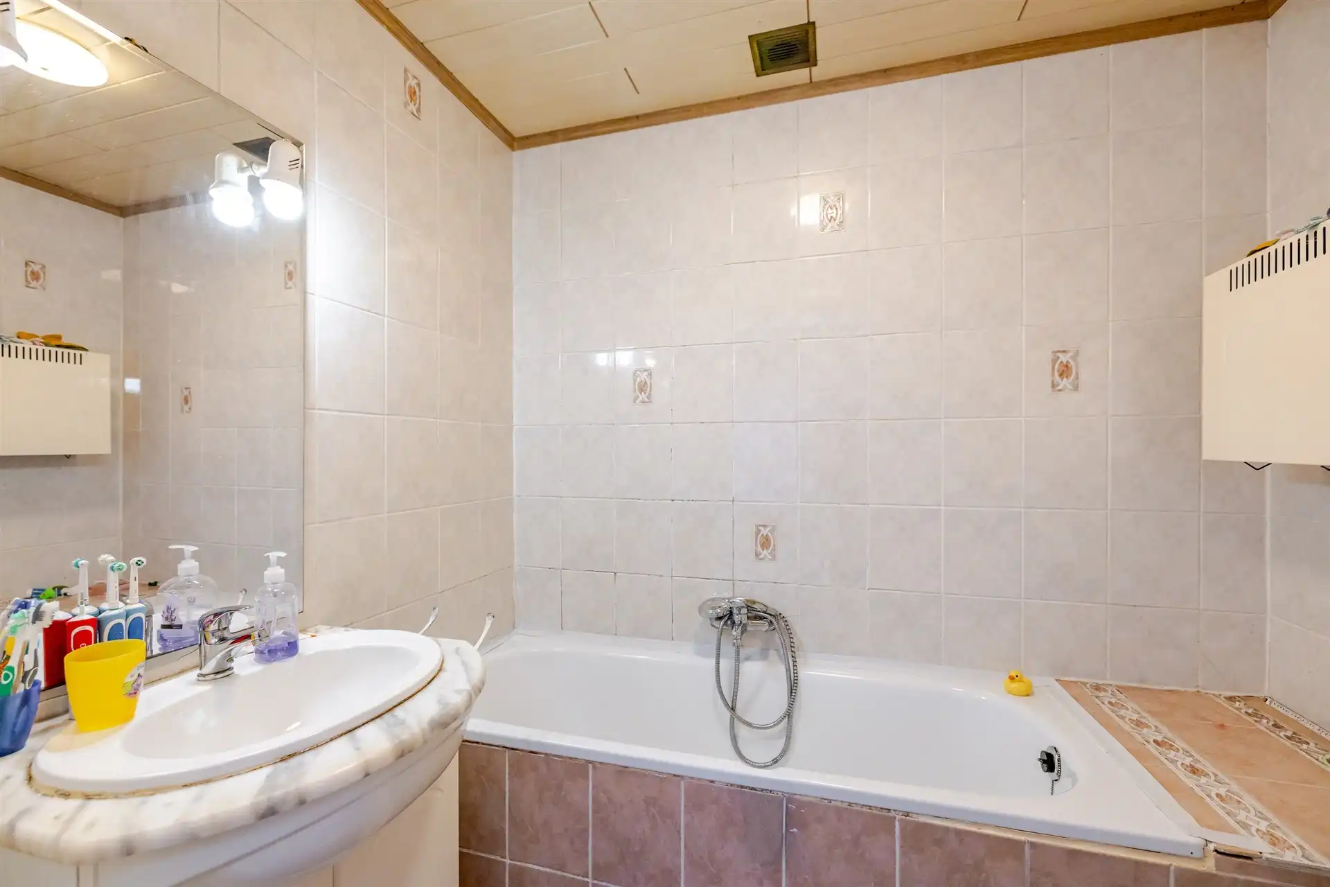 Rijwoning met 4 mogelijke slaapkamers tussen Varkensmarkt en OLV-ziekenhuis foto 9