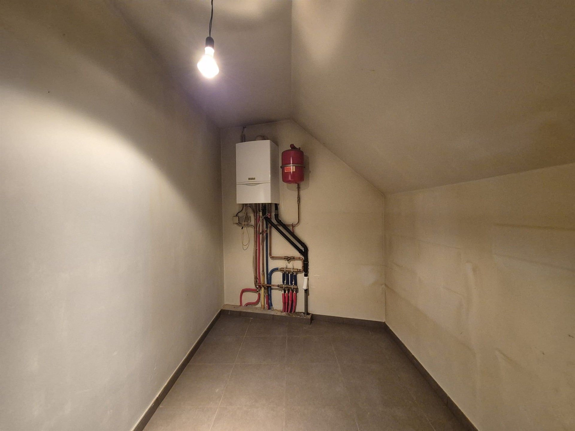 Rustig gelegen woning met tuin en garage. foto 25