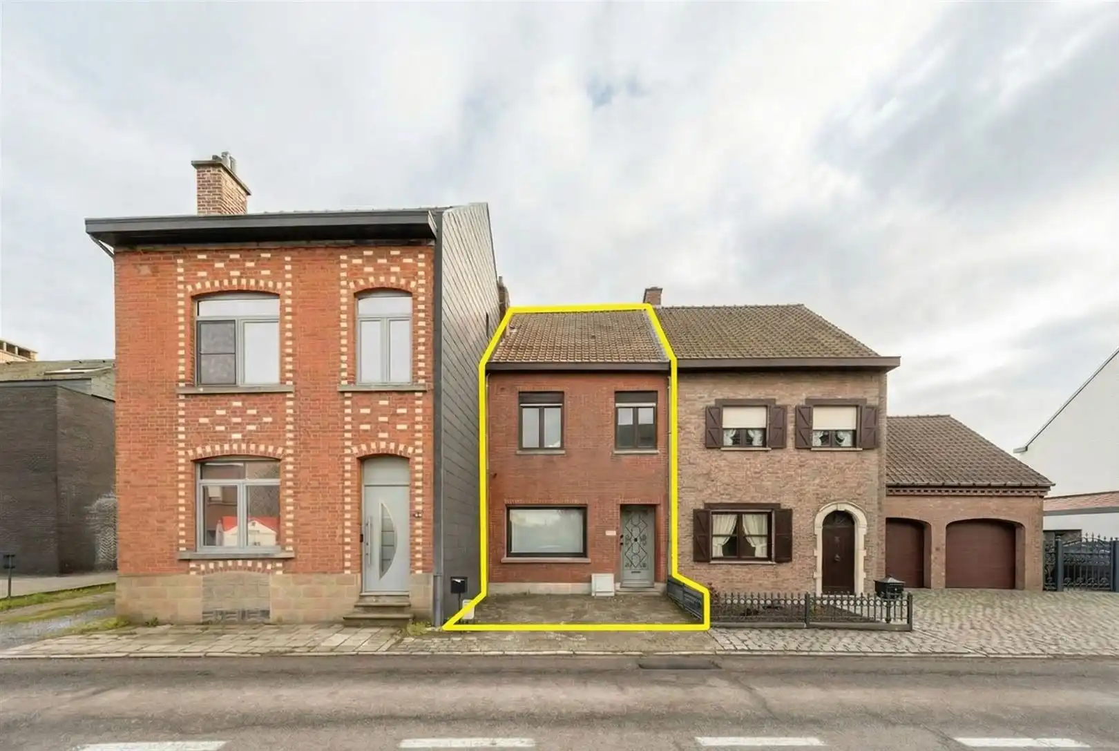 Woning met privé-staanplaats voor de deur foto 15
